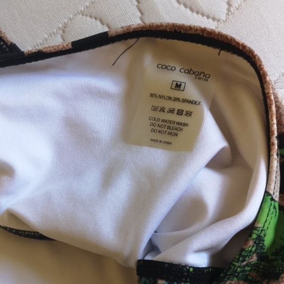 Bikini - Picture 3 of 3